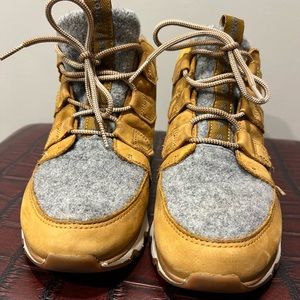 Sorel Kinetic Caribou Boot Camel and Gray. Women’s size 8.